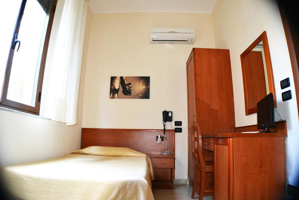 B&B Centrale Affittacamere Reggio di Calabria Szoba fotó